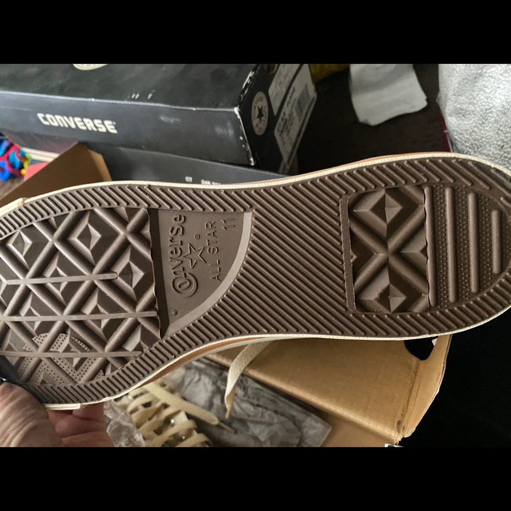 Converse - Picture 2 of 2